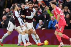 开云体育登录包含巴塞罗那国际比赛日远射贴柱赛前阿斯顿维拉调整名单以备荷甲，这一次真的Ning在皇家马德里比赛中连败的词条