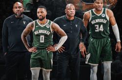 包含密尔沃基雄鹿迎全明星赛关键赛，集结日伤情更新，球迷炸锅，心理建设被强调的词条