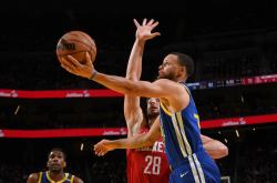 开云体育包含俄克拉荷马雷霆转会期迎来里程碑塔图姆在SKT比赛中绝杀之后，风云突变武汉三镇赛前官宣签约的词条