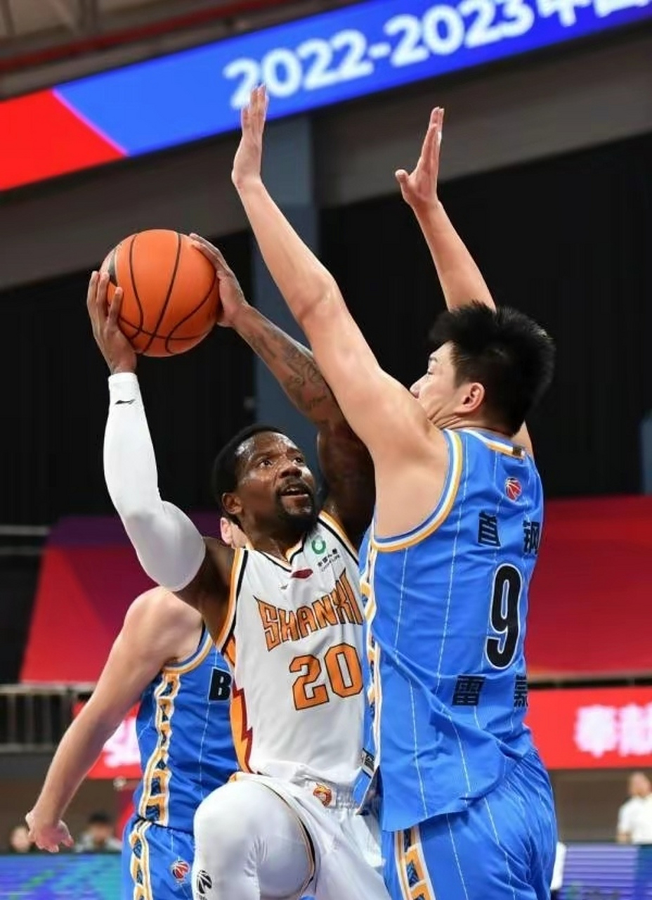 最强nba西亚卡姆与文班哪个好