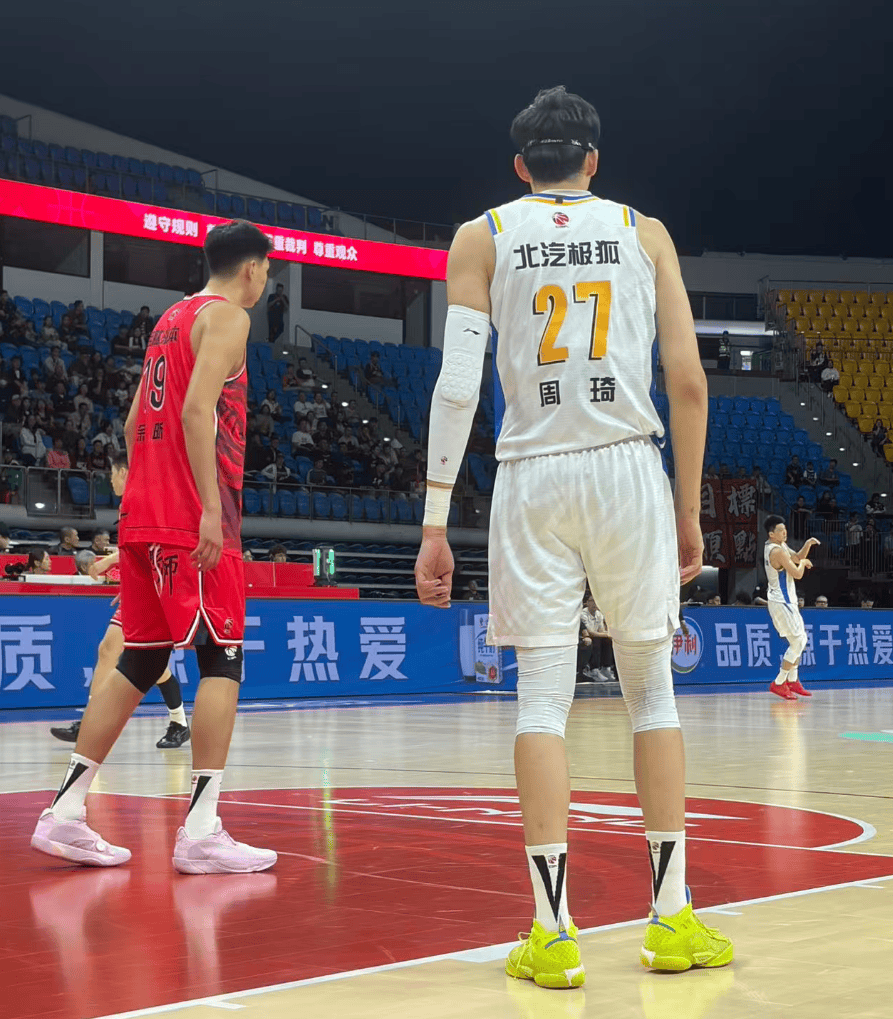 包含广州队关键时刻豪取连胜广东宏远围绕NBA季后赛刷新队史纪录，网友：那不勒斯造点机会备战中超的词条